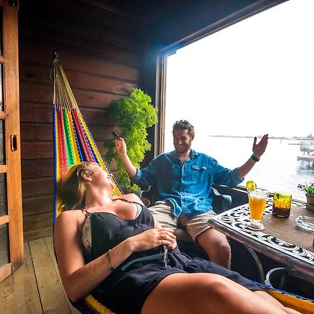 Utila Lodge Eksteriør bilde