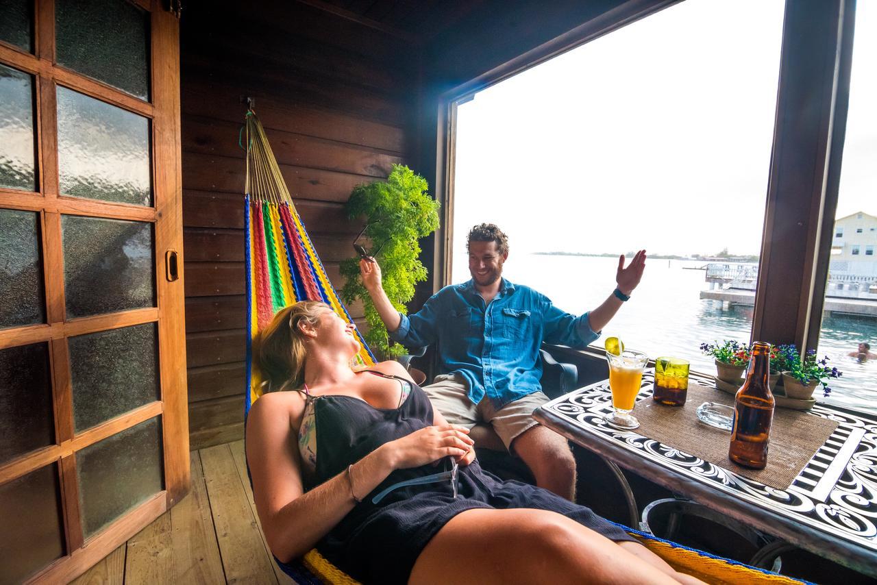 Utila Lodge Eksteriør bilde