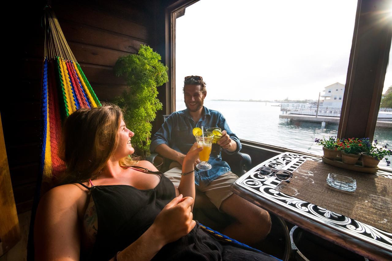 Utila Lodge Eksteriør bilde