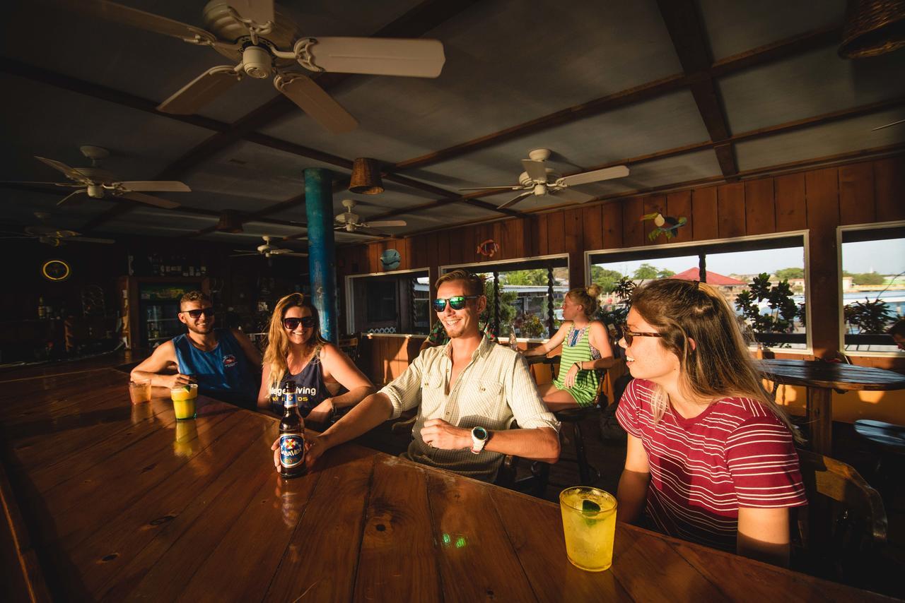Utila Lodge Eksteriør bilde
